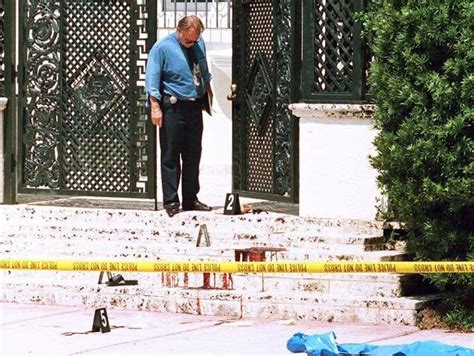 morti nella villa di versace|Miami, trovati 2 cadaveri nella villa dove fu ucciso Gianni Versace .